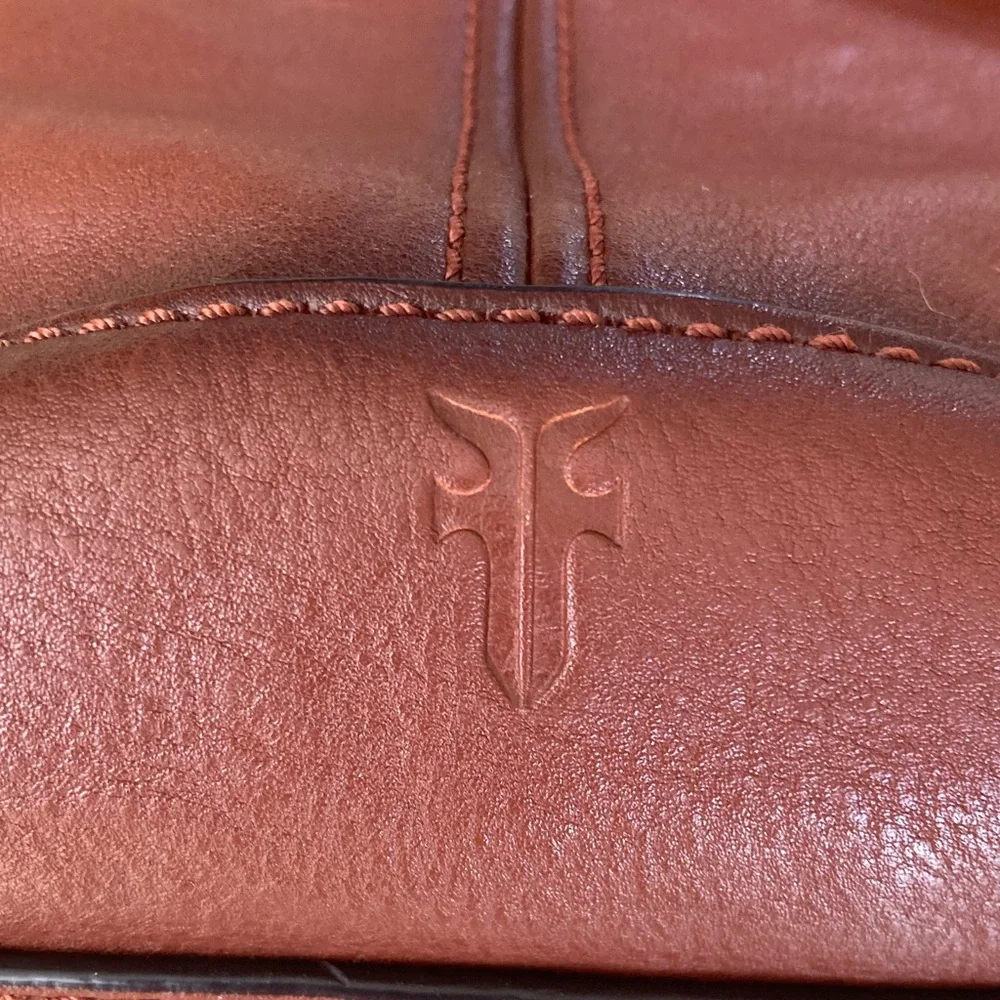 Frye Cognac Brown Leather Crossbody/Satchel Dome Bag with Gold Hardware - GUC - Picture 3 of 7